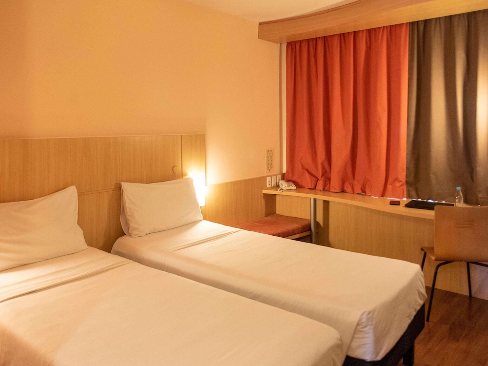 APARTMENT, TWIN BEDS