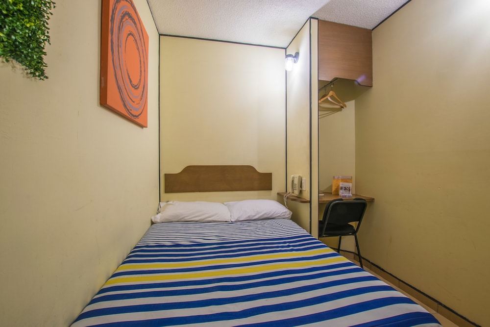 Hotel Mateos 1215 6/42