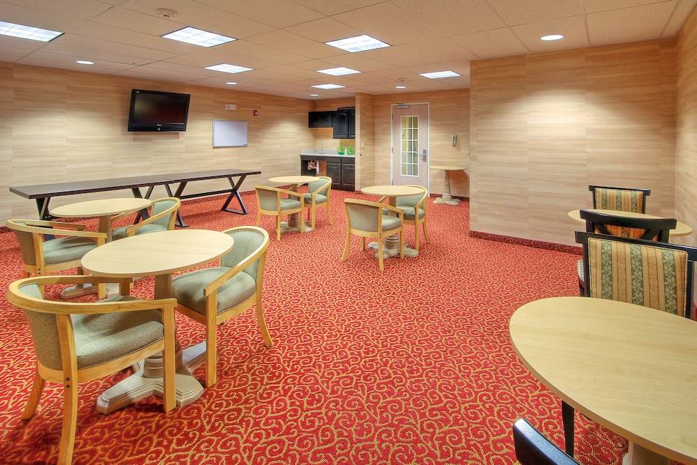 Holiday Inn Express Hotel Suites Tucumcari 27/38