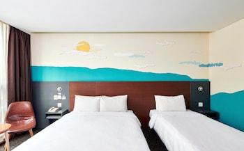 Dive In, Art Stay, Deluxe, Twin Beds