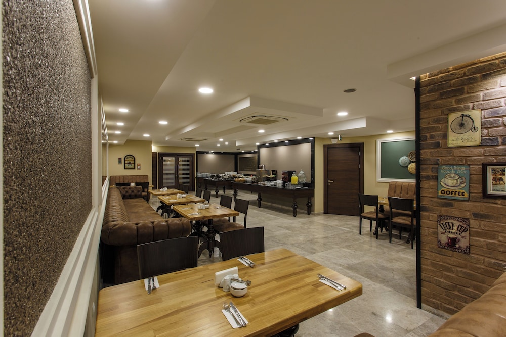 ANTROYAL HOTEL 38/50