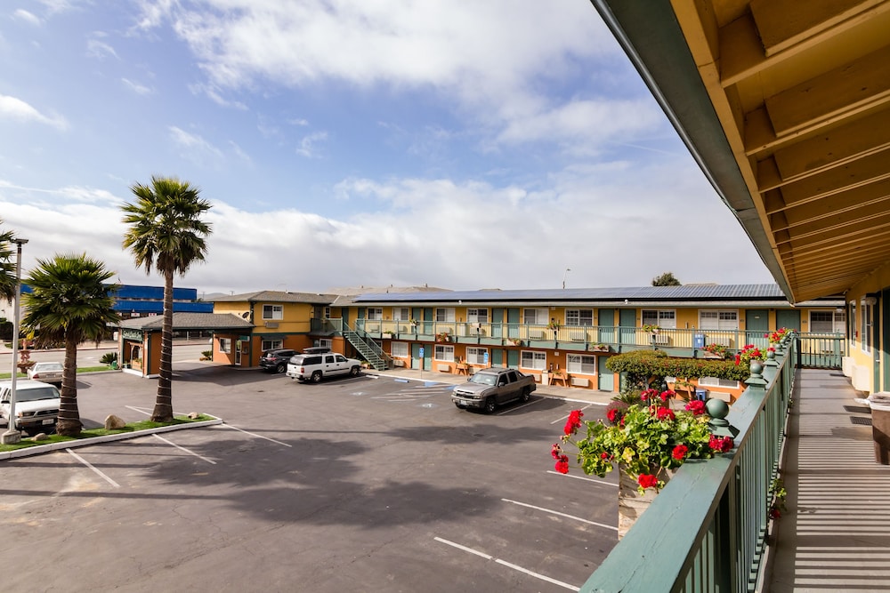 Sand Castle Inn 51/59
