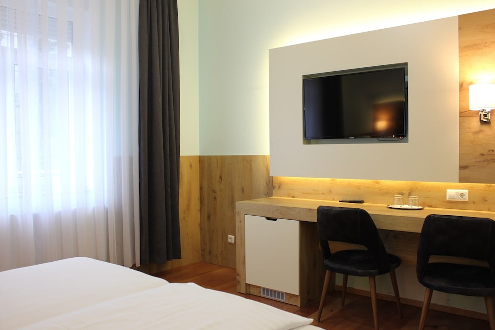 Hotel Rheinbrucke 10/32