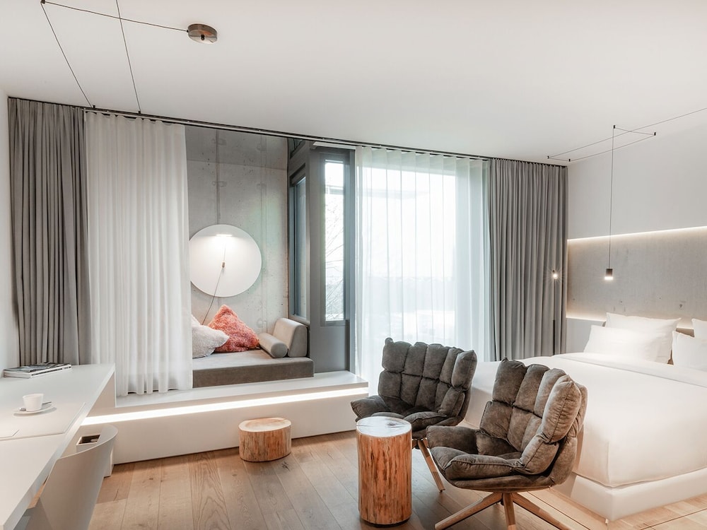 Lounge, Deluxe, King Bed، KPM Hotel and Residences 2/6