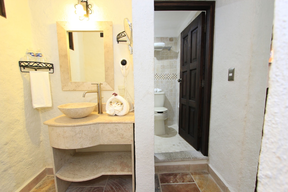Plaza San Cristobal Inn 50/50