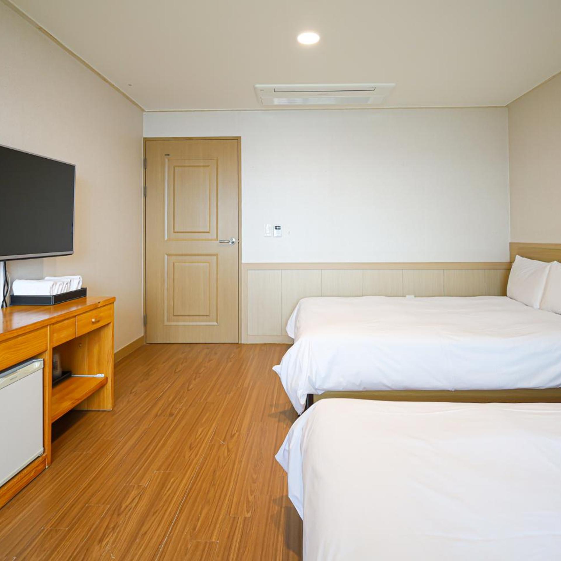 Fantastic Ocean View Sydney Hotel 21/51