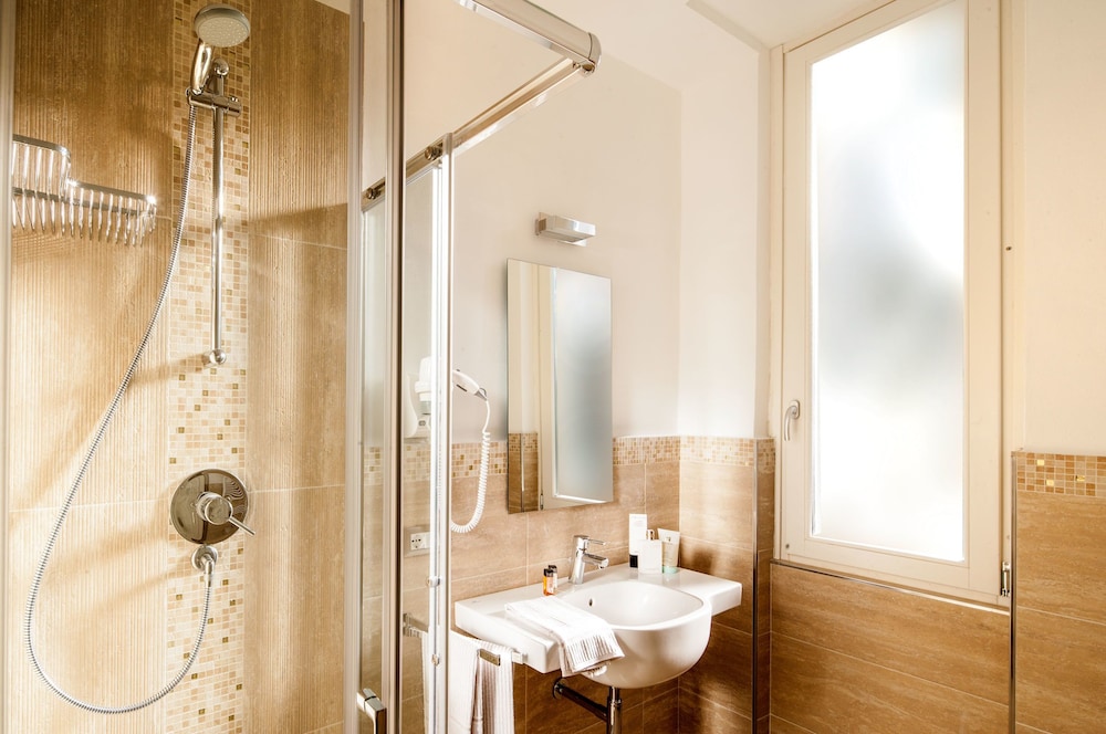 ROOM, QUADRUPLE, 2 BATHROOMS