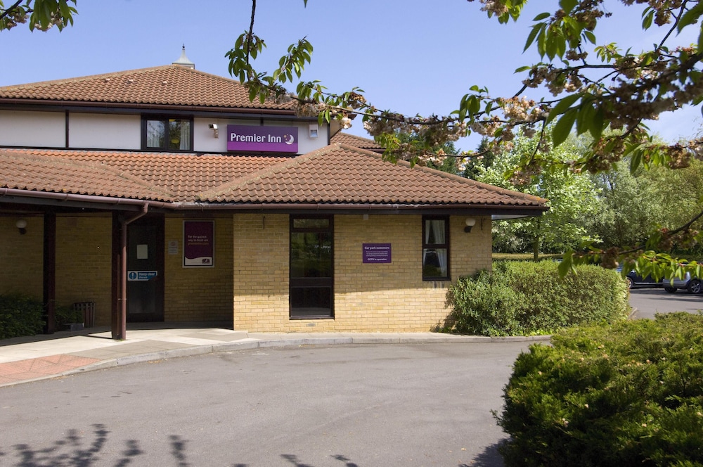 Premier Inn Peterborough (Ferry Meadows) 37/39