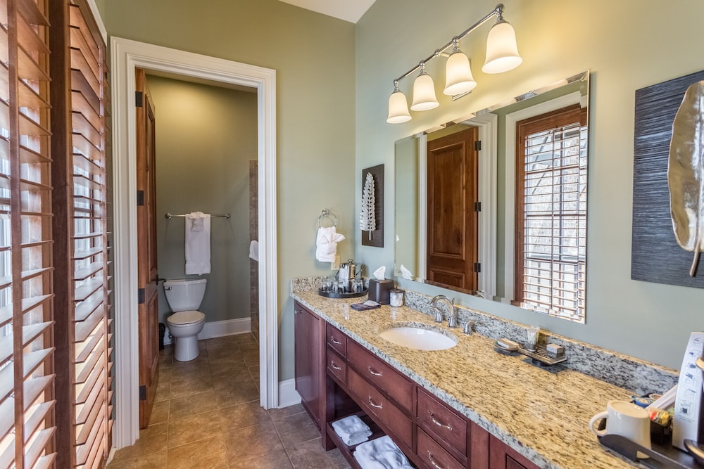 The Bleckley Inn 46/50
