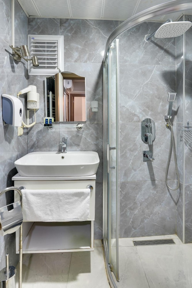 Castillo Luxury Rooms And Suites 35/38