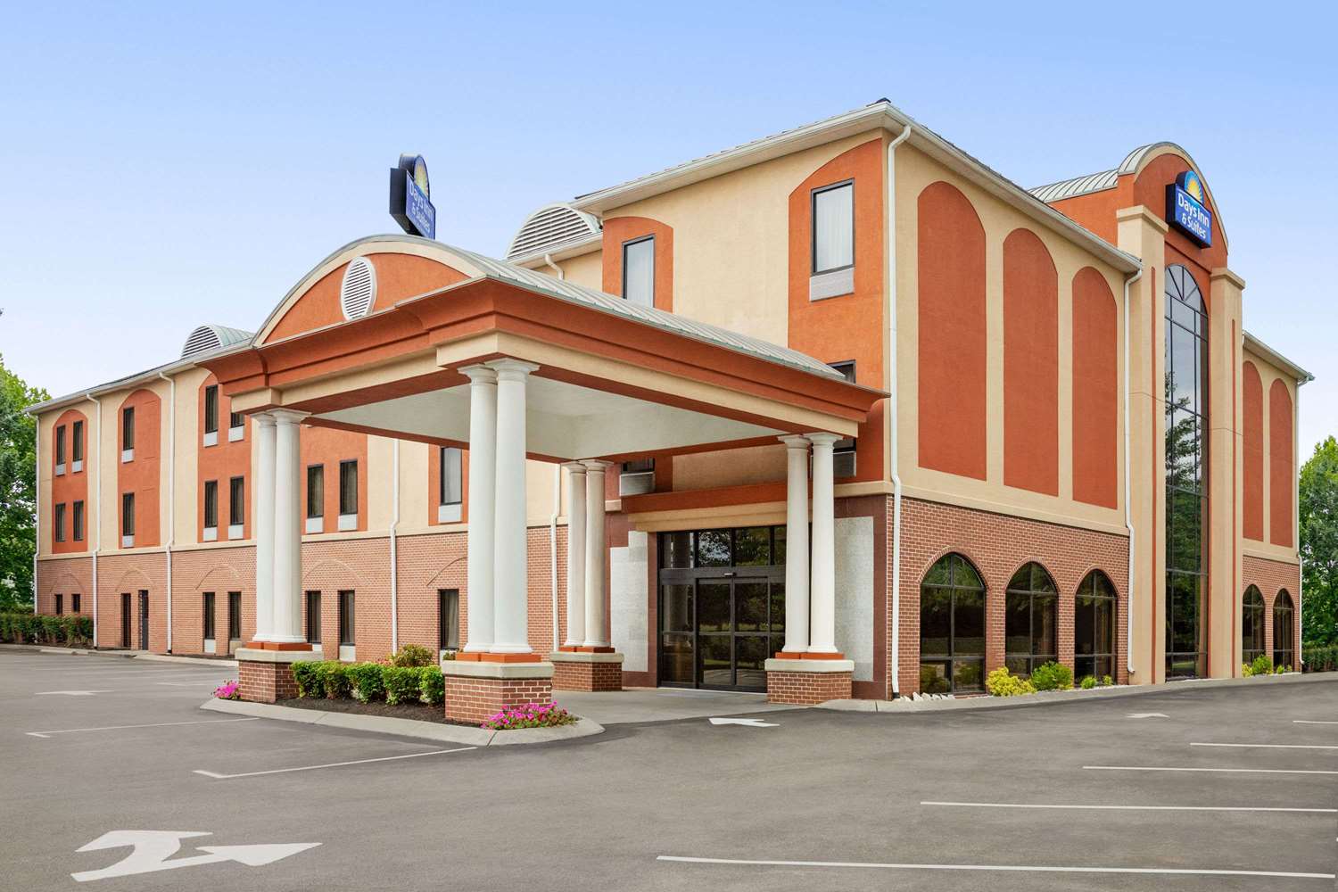 Days Inn & Suites by Wyndham Murfreesboro 16/19
