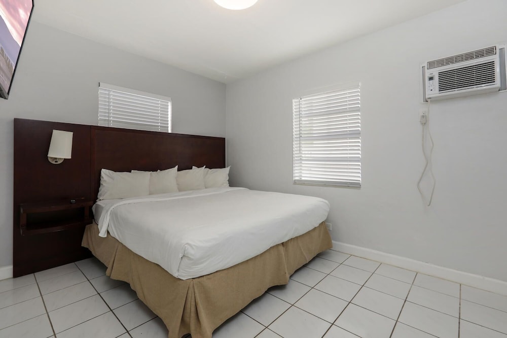 Hollywood Beach Hotels 19/92