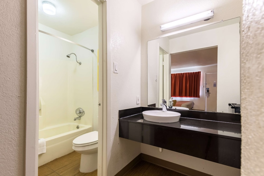 Motel6 Stephenville, TX 44/46