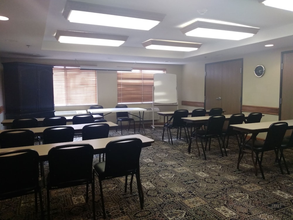 GrandStay Hotel & Suites - Madelia 48/58
