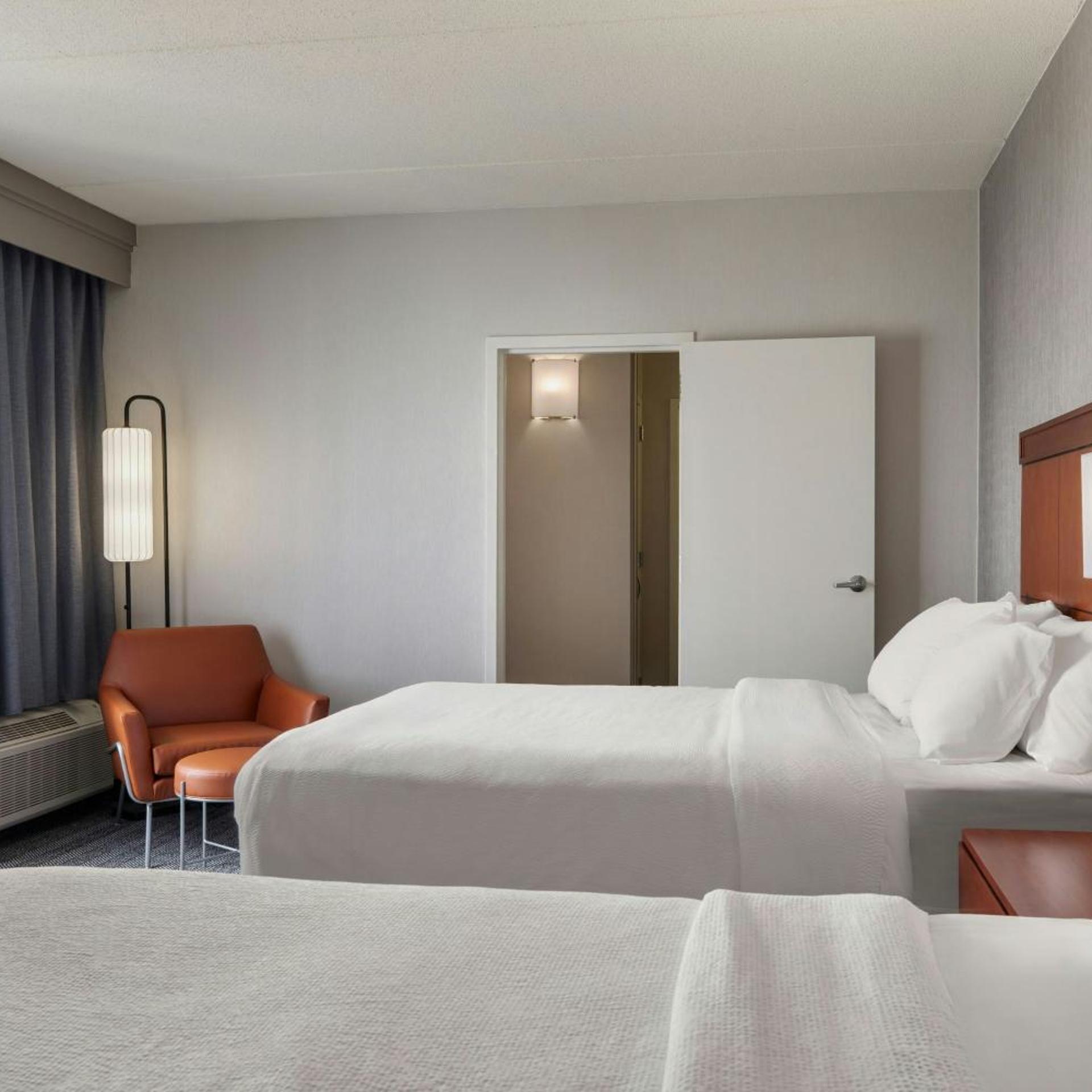 1 Bedroom, Renovated, 2 Rooms, Suite, 2 Queen Beds, Sofa، Courtyard Pittsburgh Airport 2/9