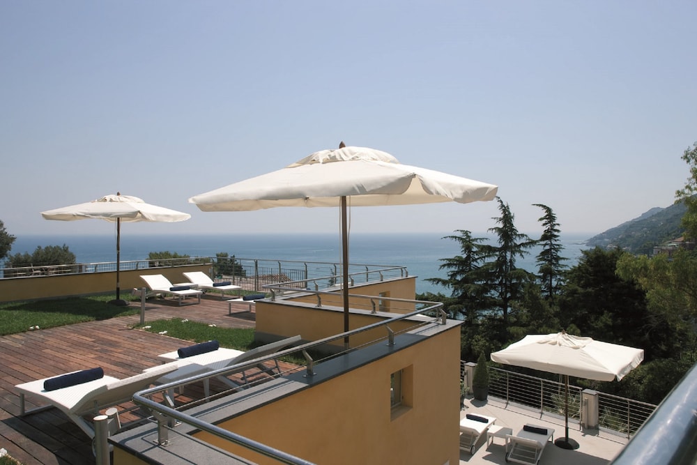 Paradiso Relais Hotel 8/92