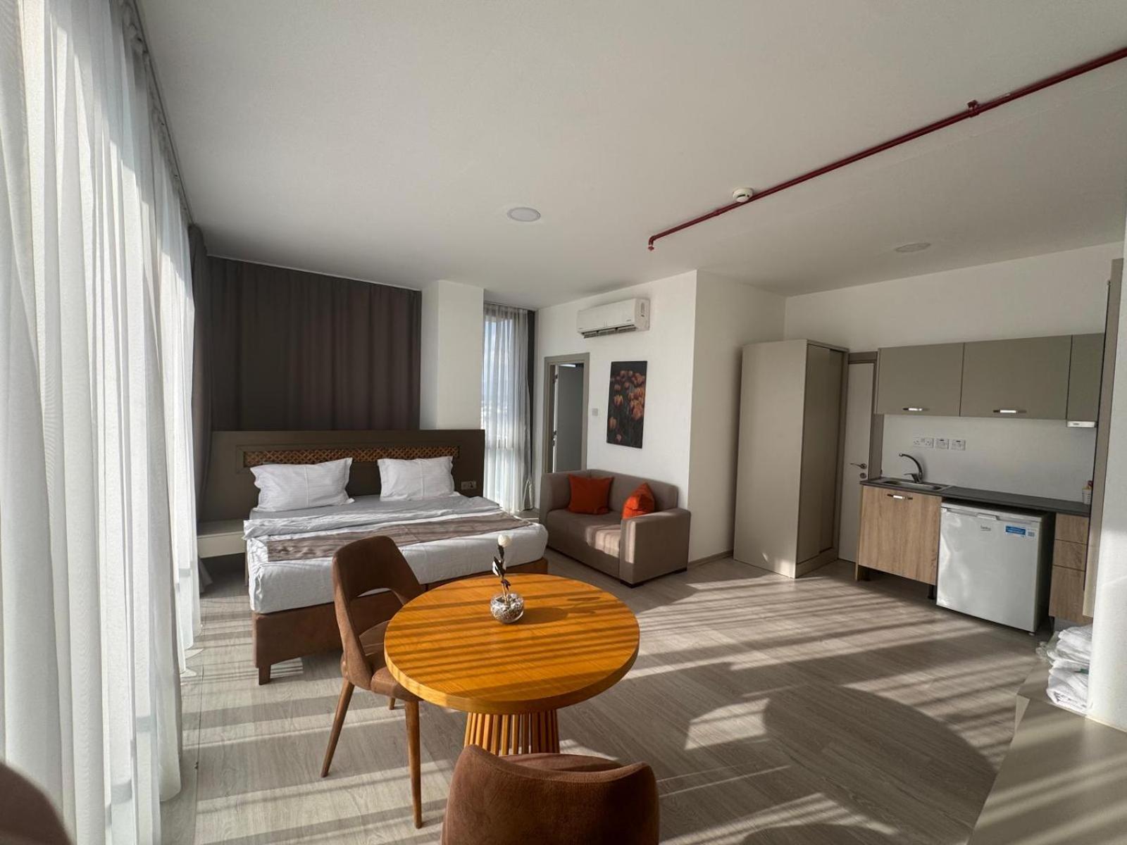 Alya Rooms 17/19
