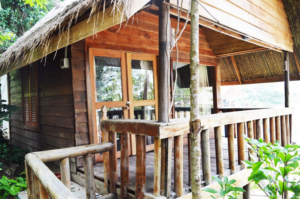 Palm Beach Bungalow Resort 12/66