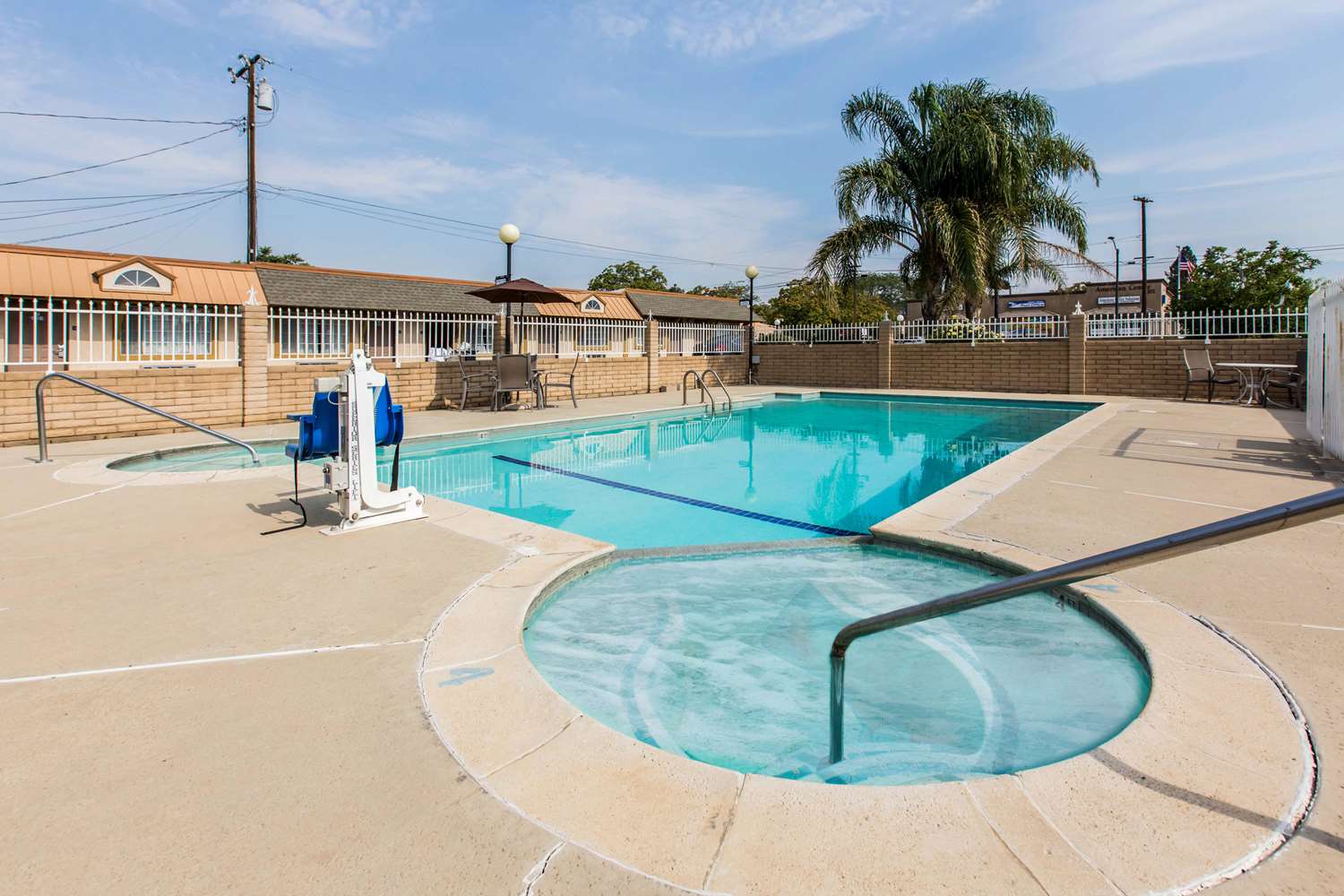 Rodeway Inn Beaumont 1-10 15/18