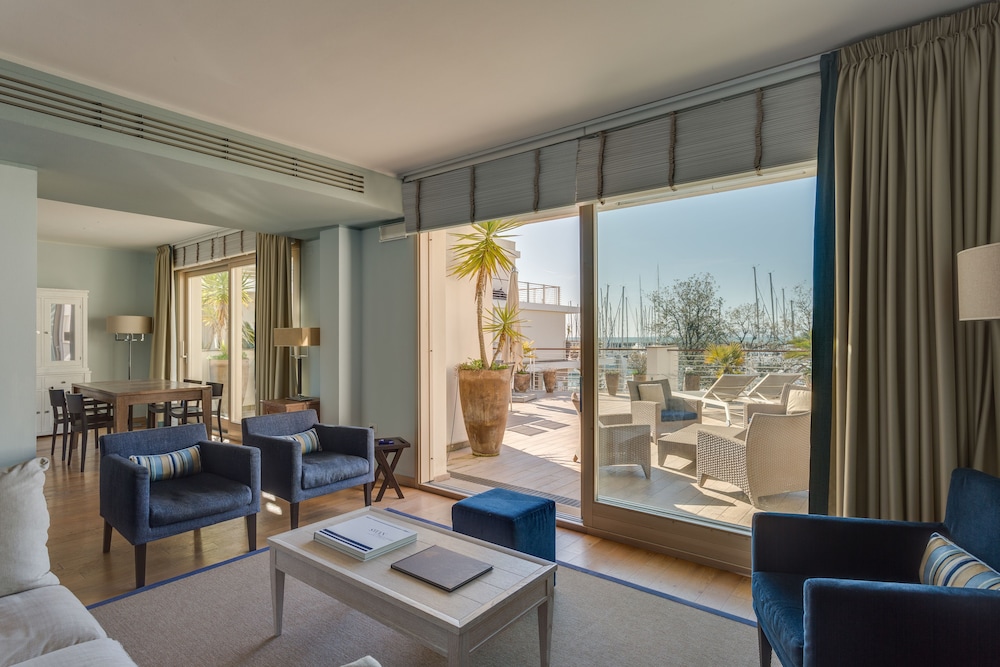 RESORT BAIA SCARLINO 38/75