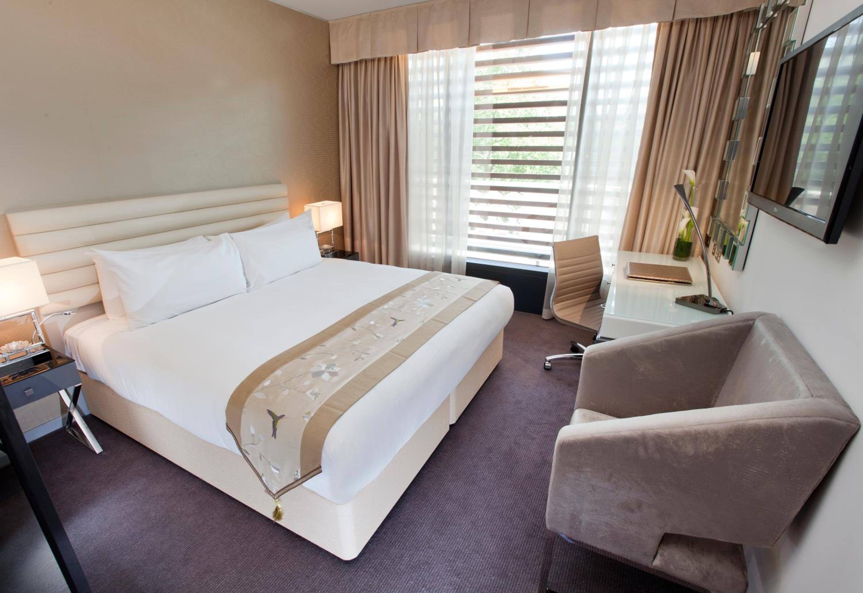 Dorsett, King Bed