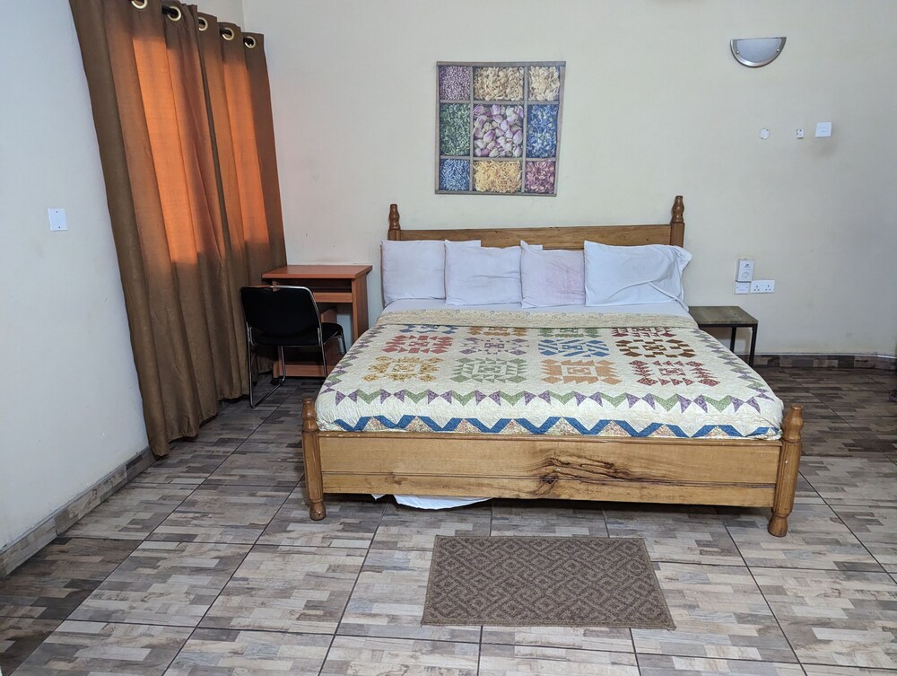 The Golden Apple Guest House 19/74