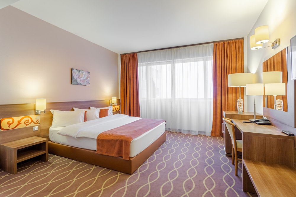 EXECUTIVE, KING BED