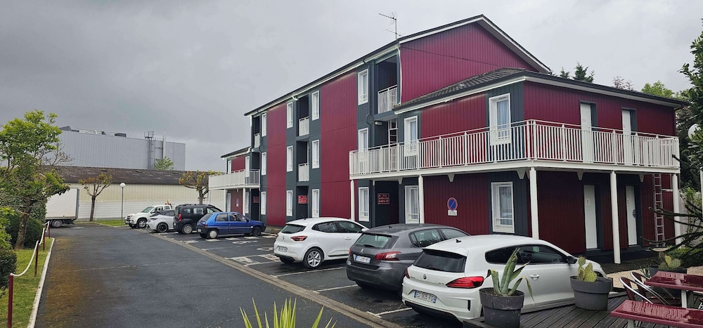 Brit Hotel Albi 42/49