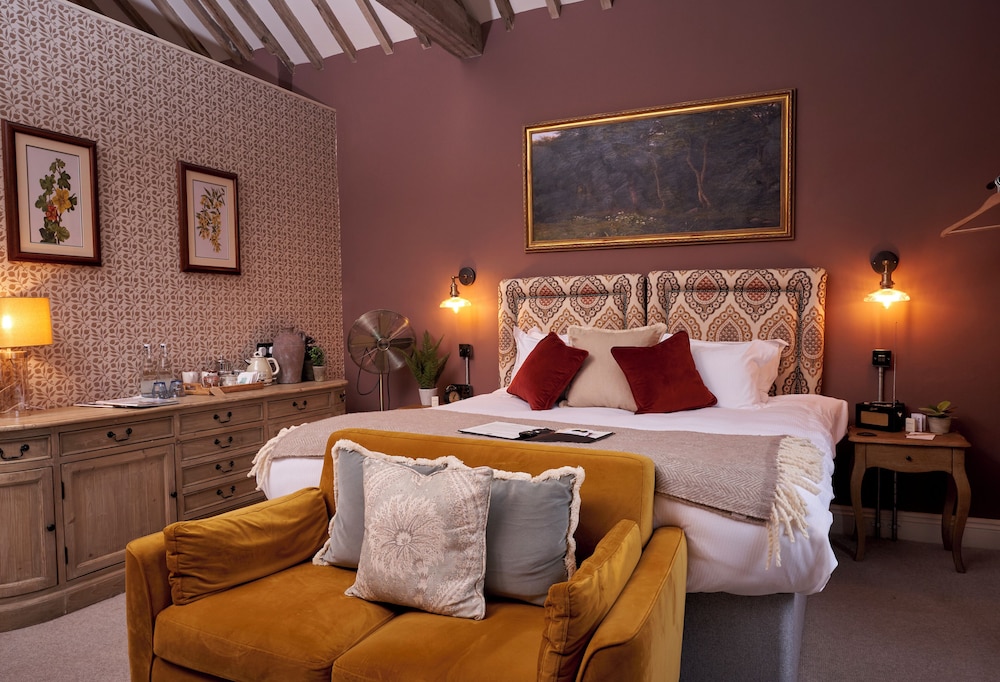 The Lion Inn 7/50