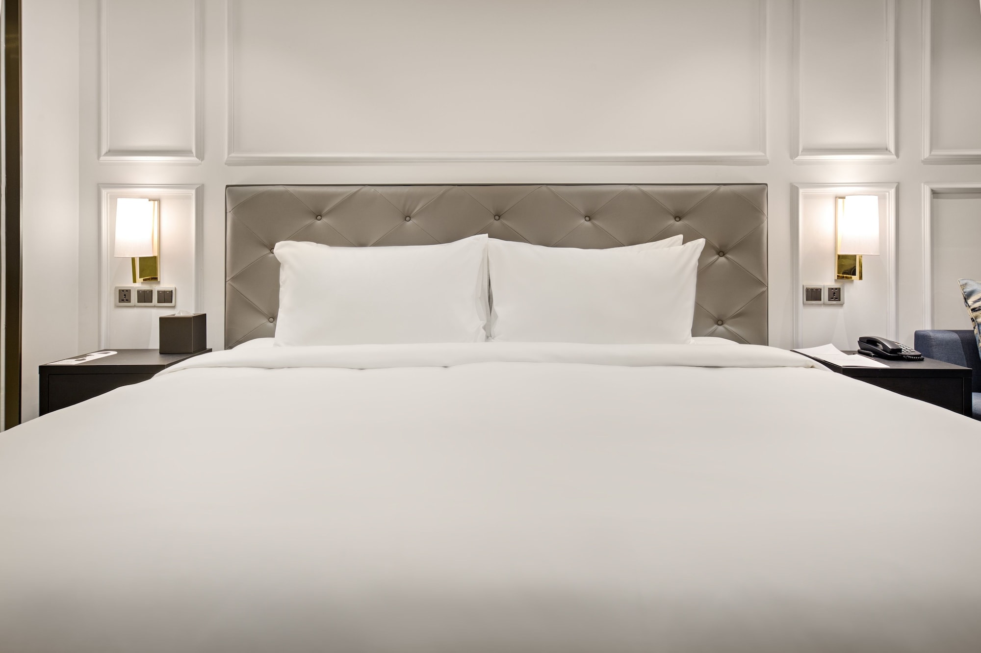 غرفة سوبيريور بسرير كينج بإطلالة على المدينة بشرفة، Wyndham Danang Golden Bay 4/7