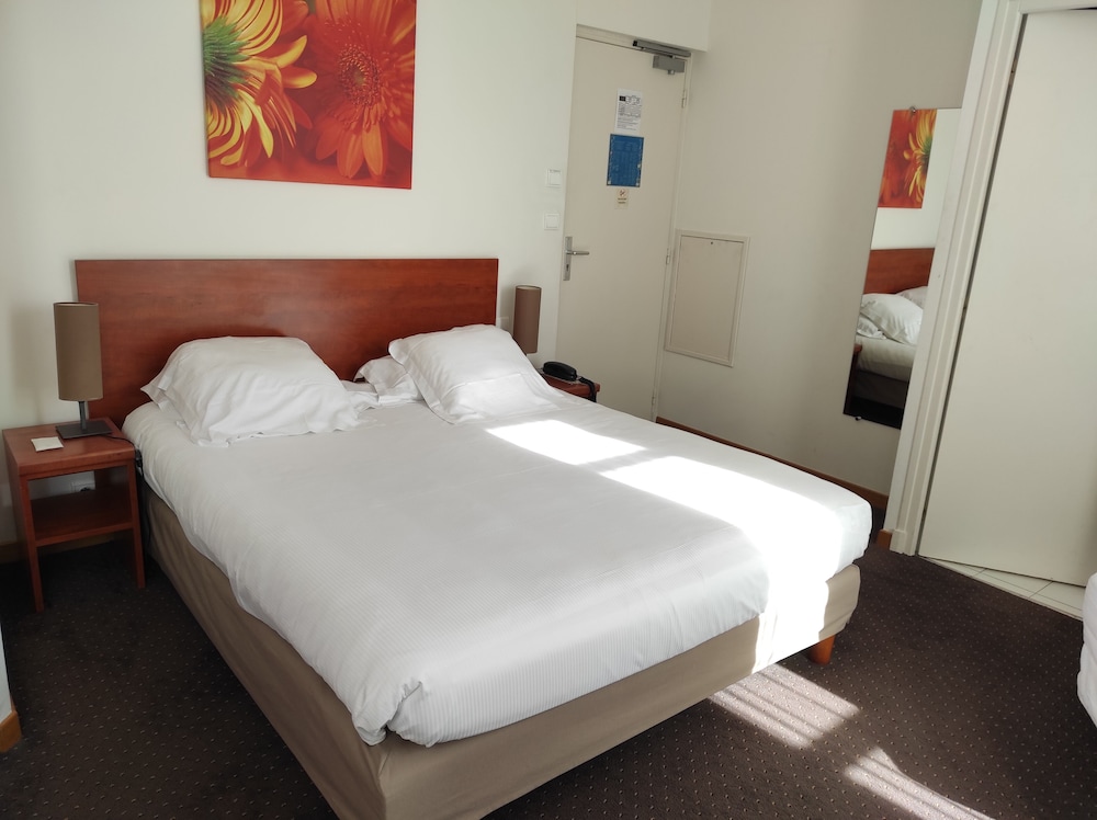 HOTEL LA RIVIERE 18/67
