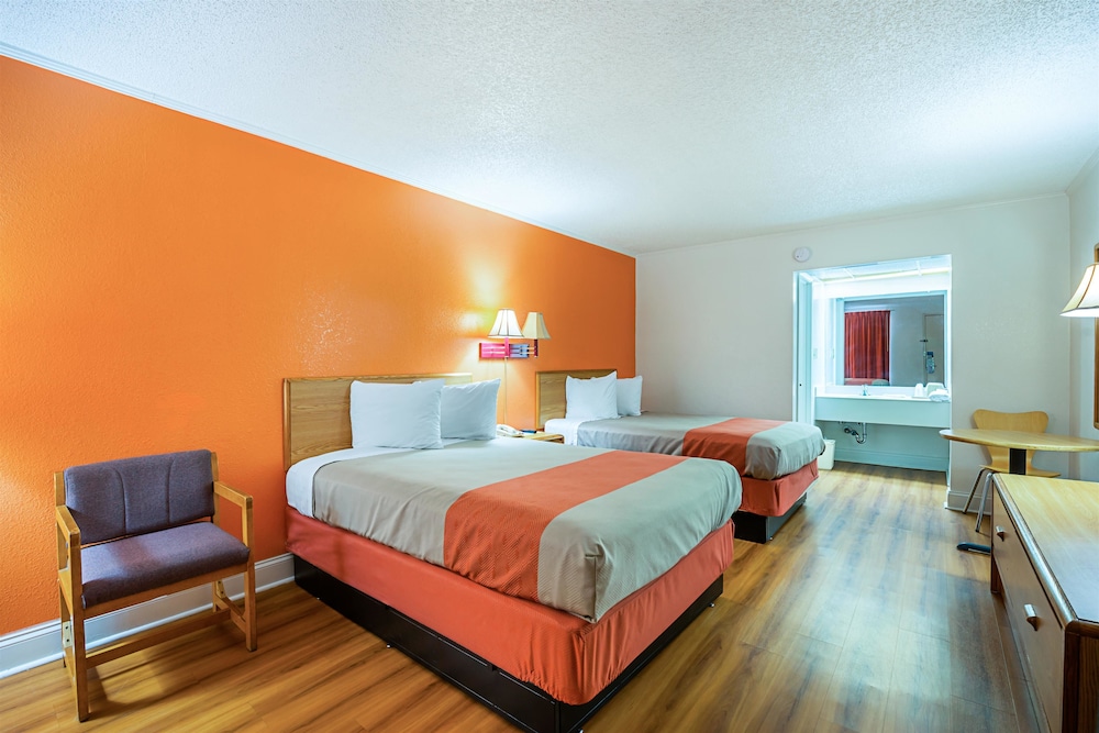 Motel6 Perry, GA 17/39