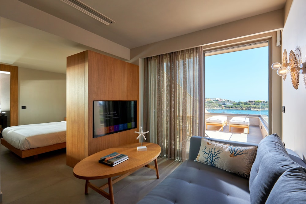 جناح بسرير كينج بإطلالة على البحر، Castello Infinity Suites - Adults Only 2/5