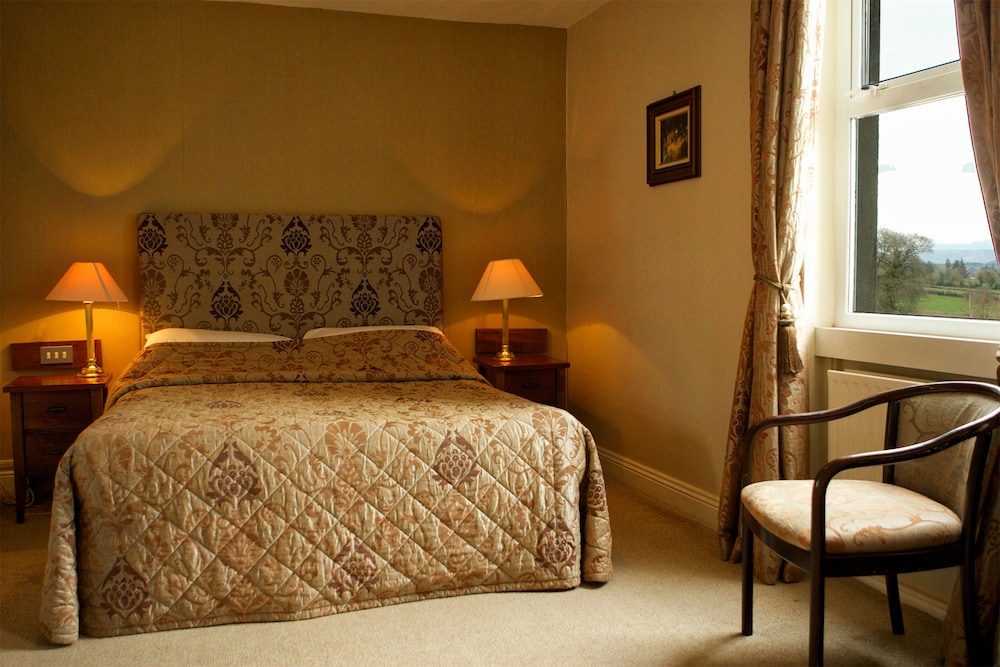 Castle Oaks House Hotel 24/58
