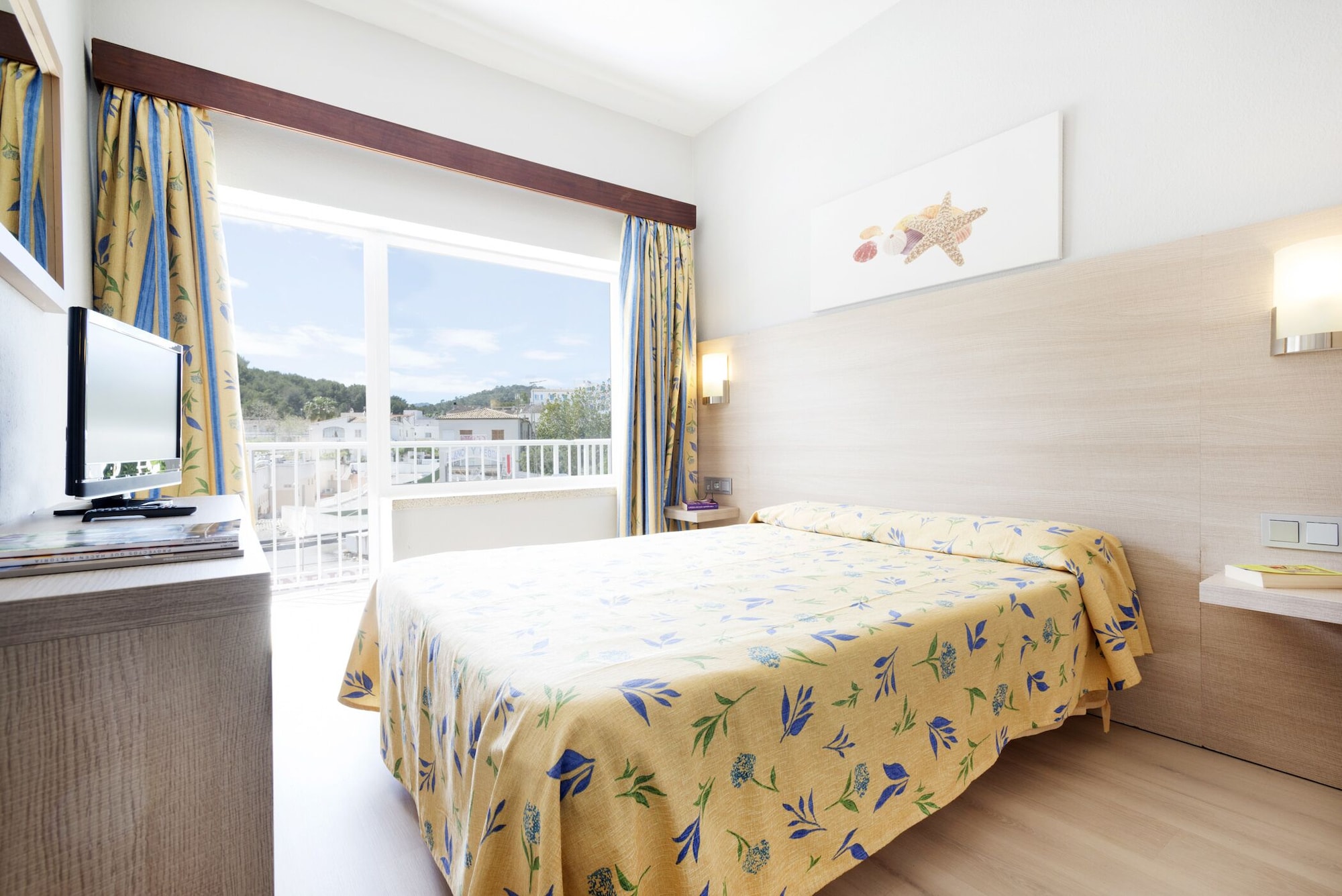 ROOM, SINGLE, DOUBLE BED