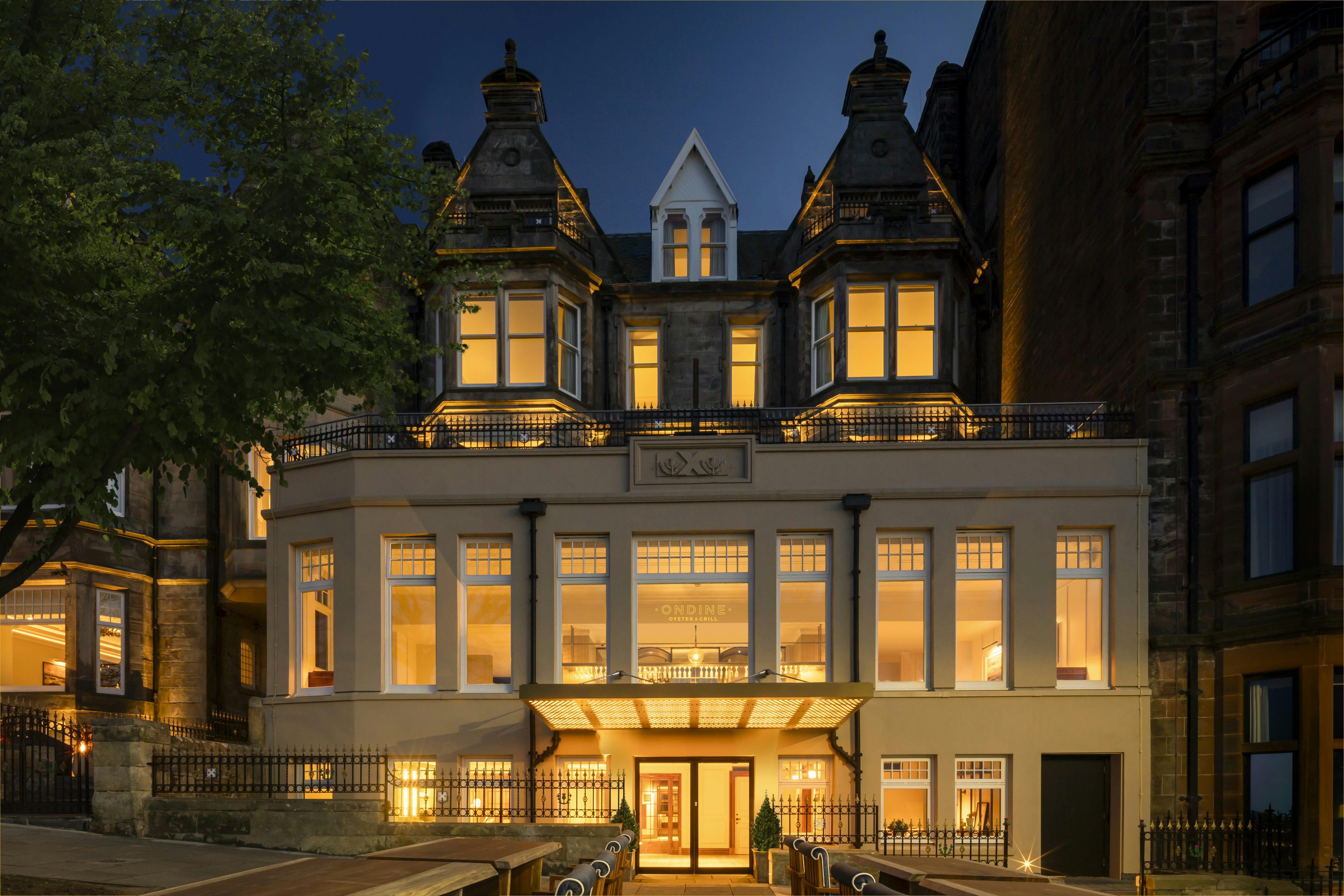 Scores Hotel 2/33
