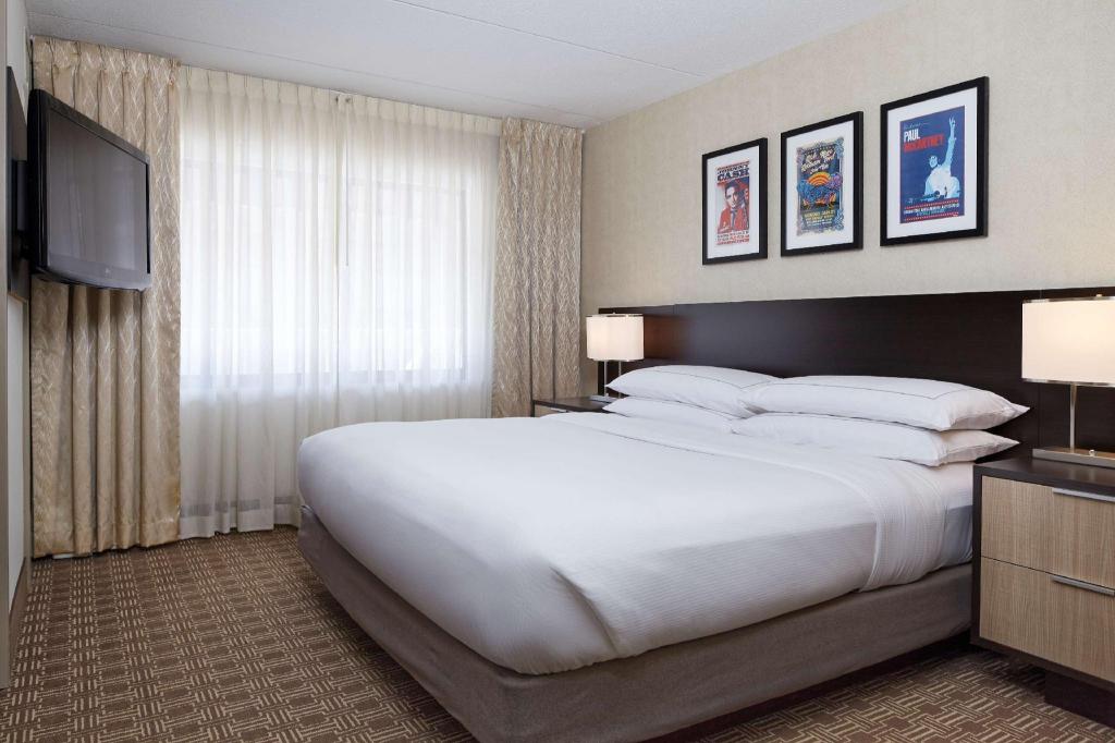 3 ROOMS, SUITE, PARLOR