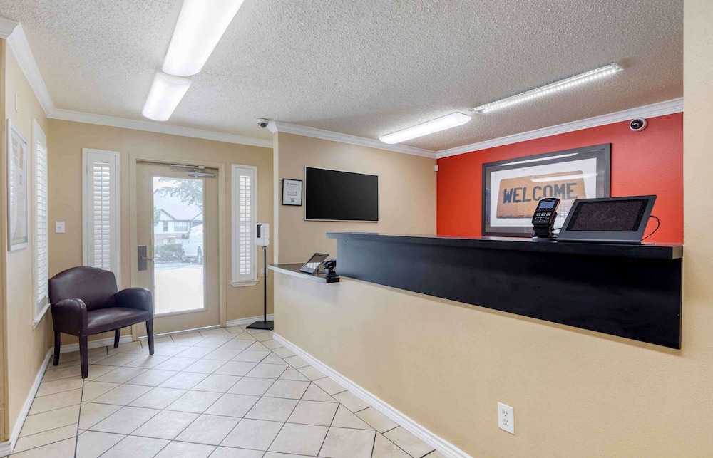 Suburban Studios Irving - Las Colinas 11/70