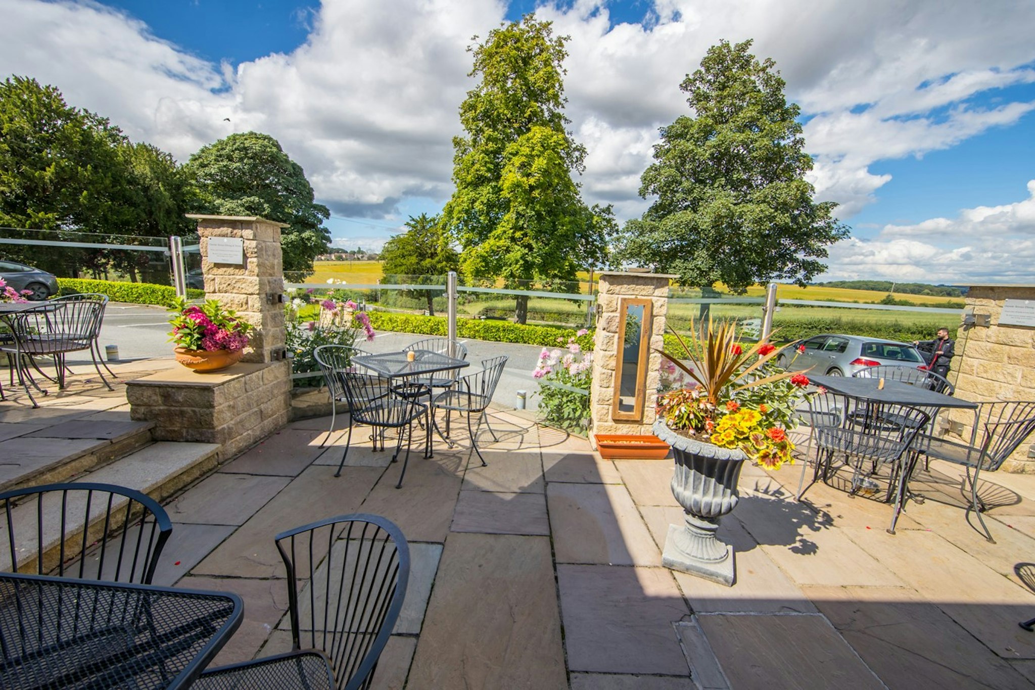 Rogerthorpe Manor Hotel 16/22