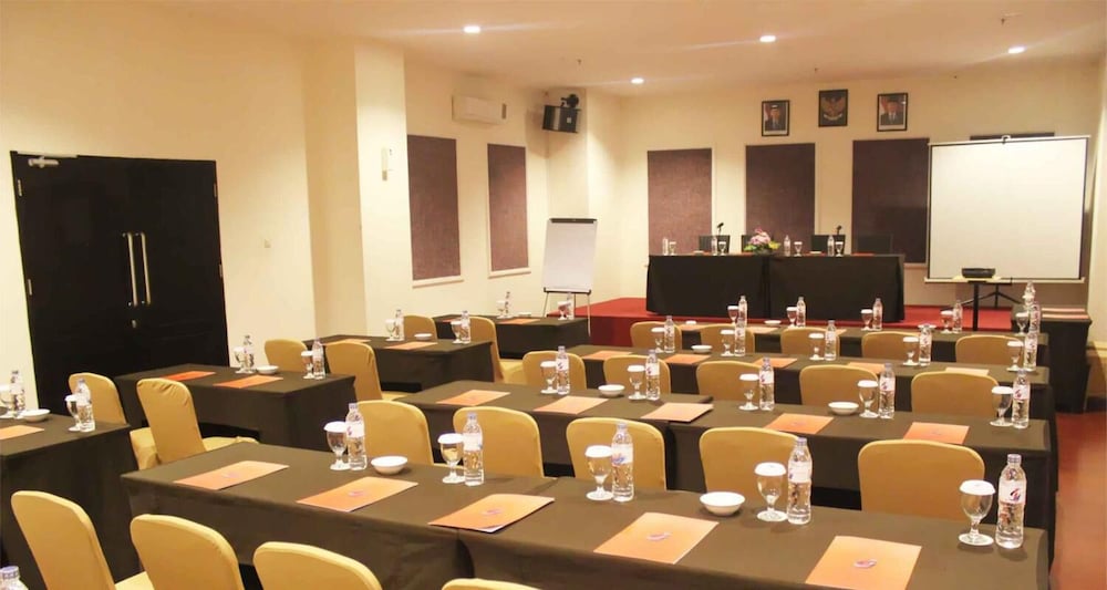 Hotel Grand Imawan 22/25