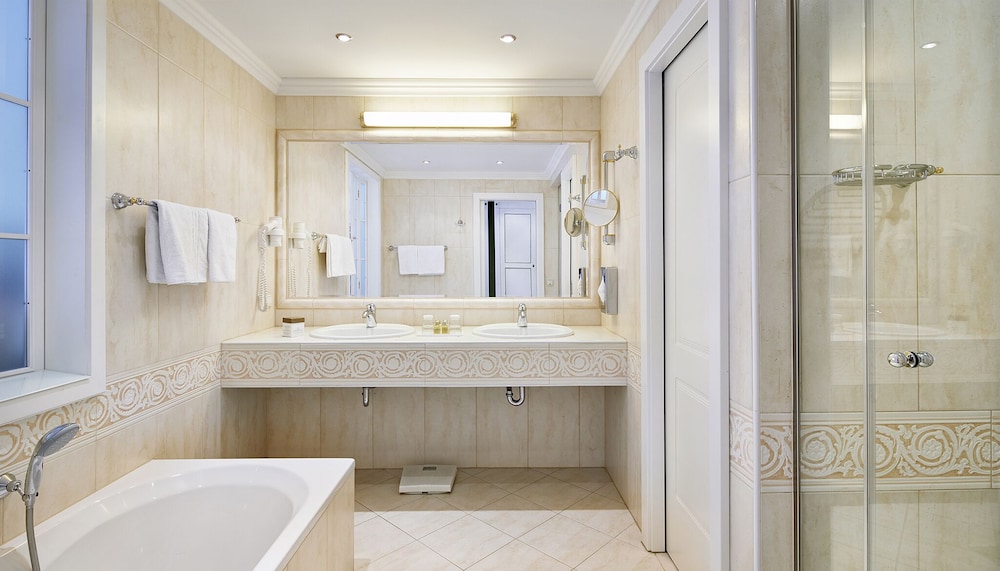 Grand Hotel Zell Am See 77/81