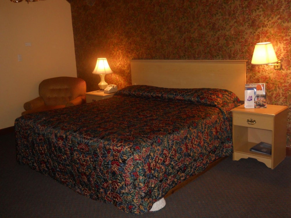 Red Carpet Inn 51/65