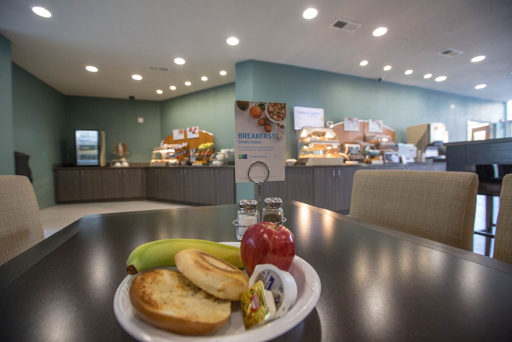 Holiday Inn Express St Louis Central West End 35/42