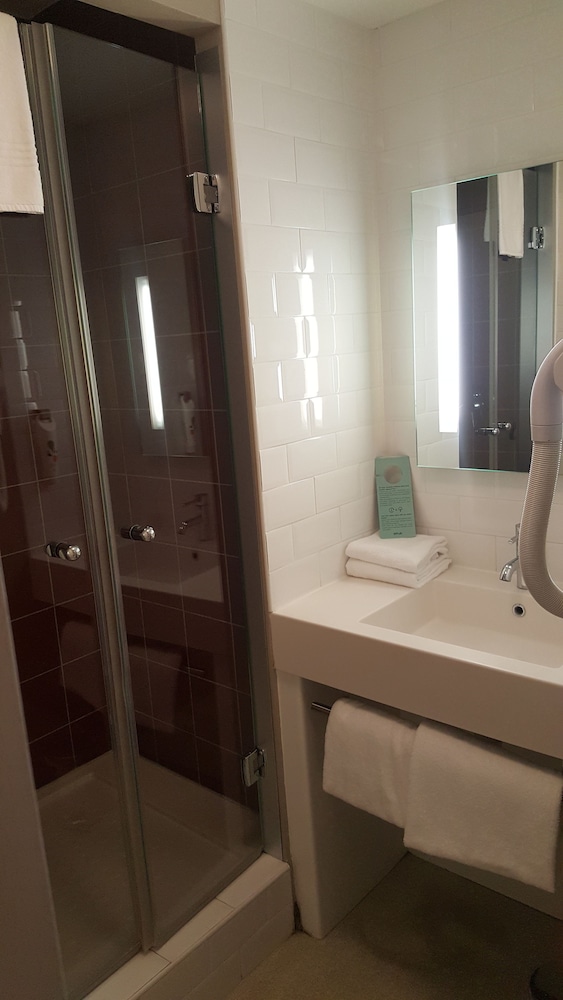 IBIS STYLES NIMES GARE CENTRE 57/57