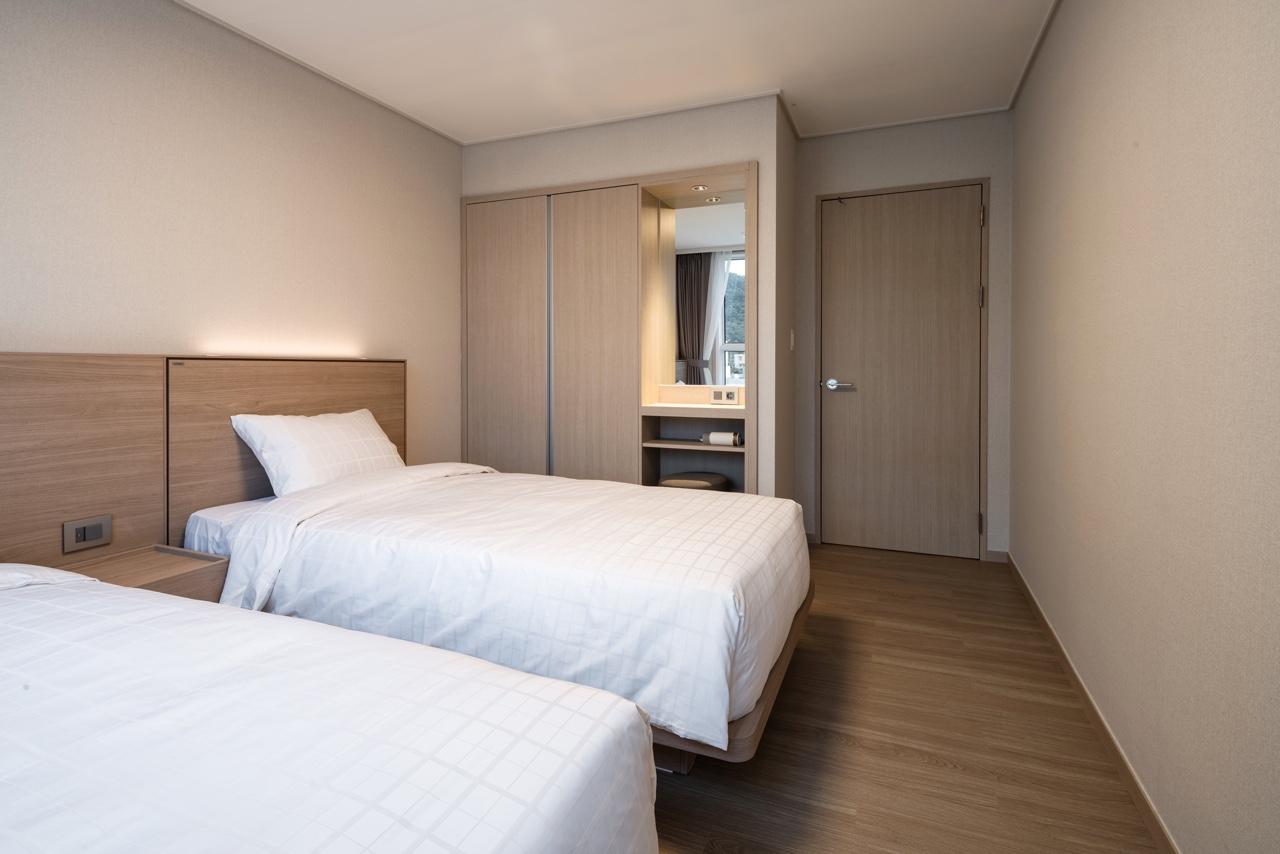 Hugreen, Suite