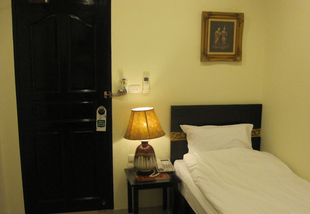 The Bang Khun Phrom Suites 7/36