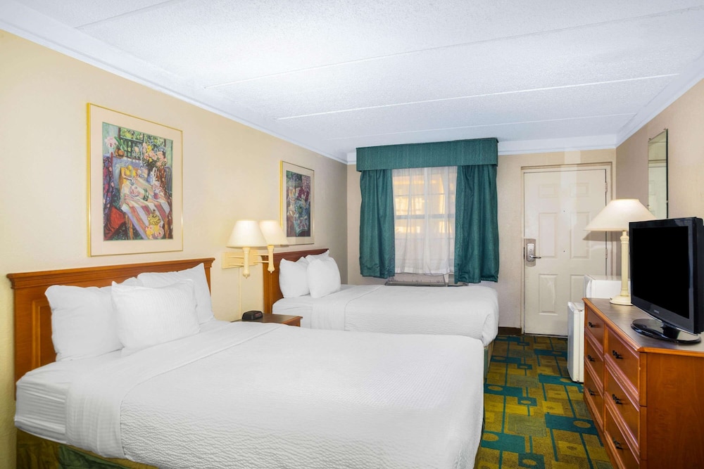 Super 8 by Wyndham Eagle Pass 22/41