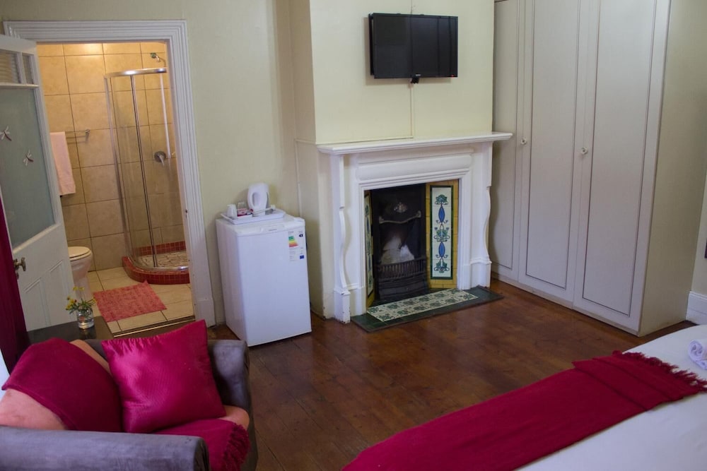Maple's Guest House 8/18