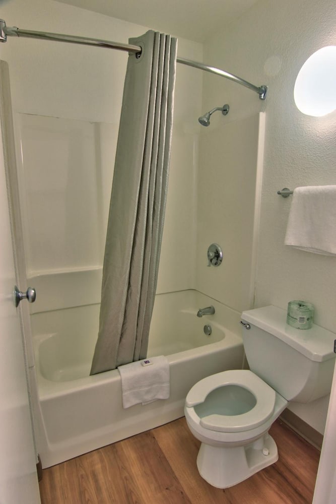 Motel6 West Sacramento, CA 54/60