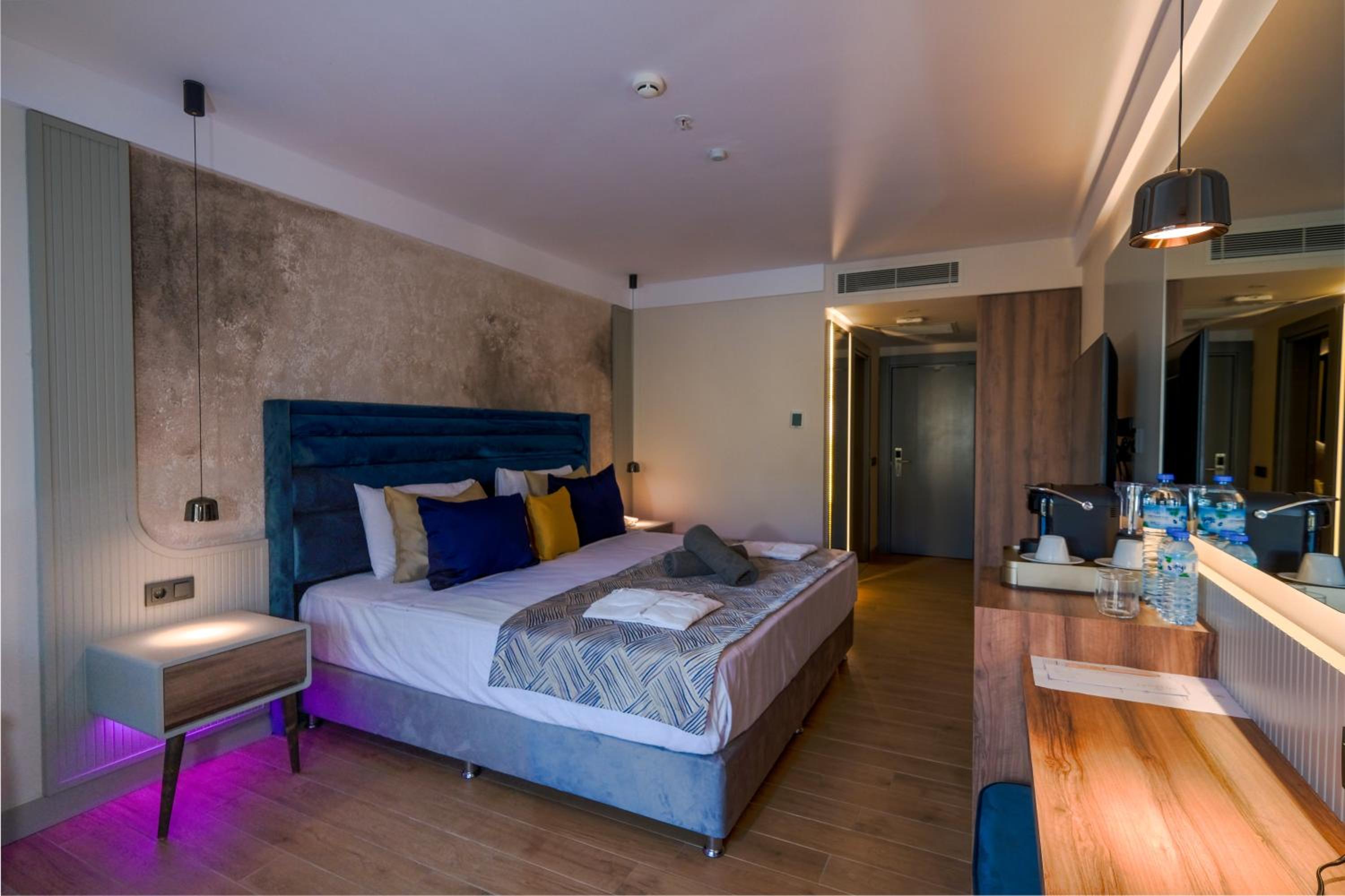 Room, Double Bed, Pool Access